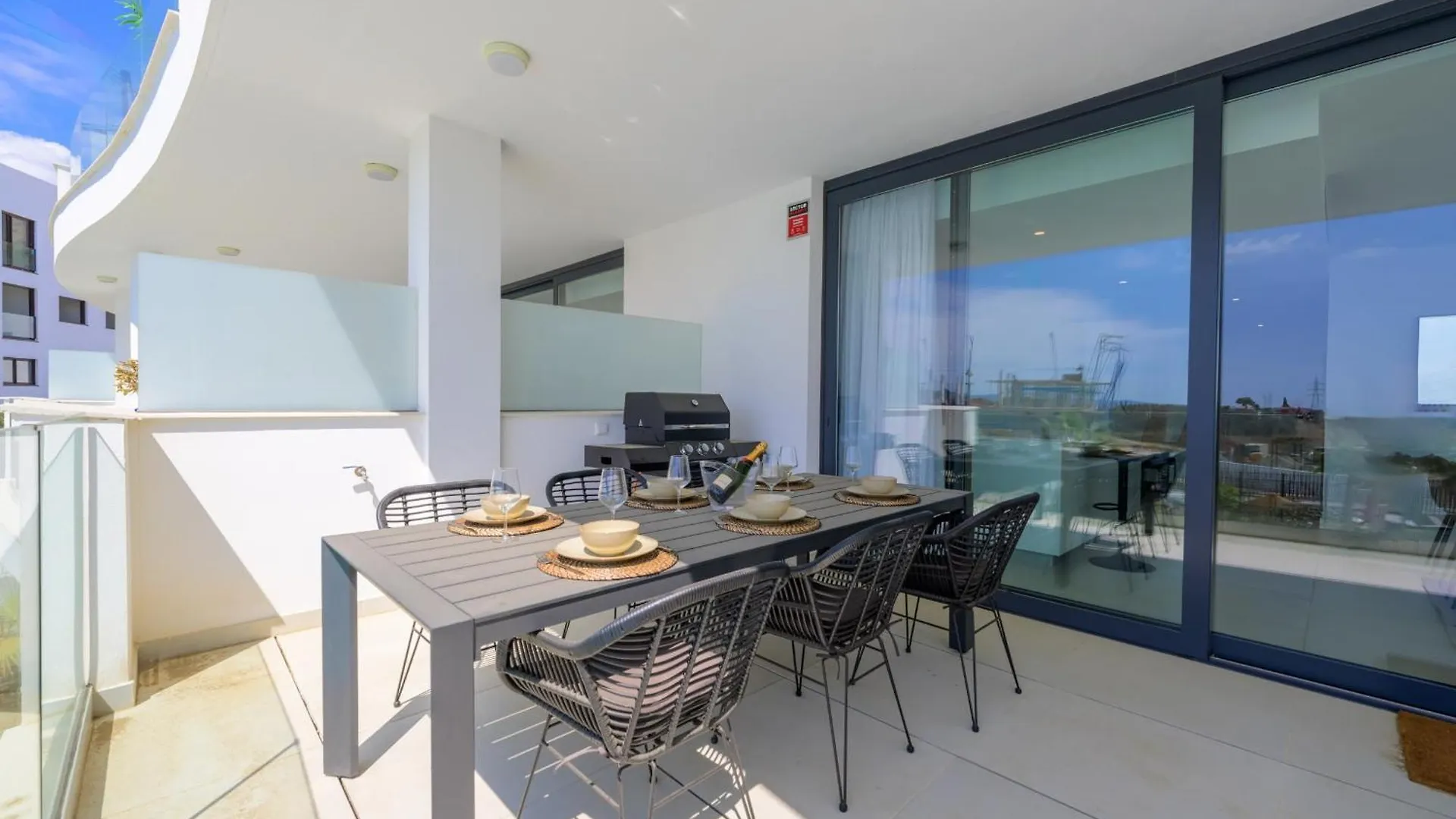 Amazing 3 Bedroom With Seaviews In Higueron Malaga 0*,